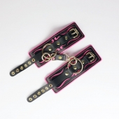 Черные кожаные наручники с розовой строчкой - Crazy Handmade - купить с доставкой в Шахтах