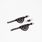 Черные кожаные наручники с клепками, кольцами и золотистой фурнитурой - Crazy Handmade - купить с доставкой в Шахтах