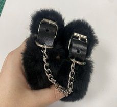 Черные наручники на цепи с меховой опушкой - Лунный свет - купить с доставкой в Шахтах